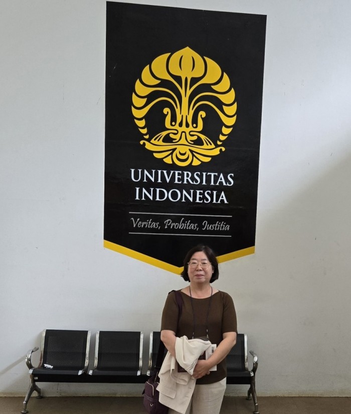 UNIVERSITAS INDONESIA
